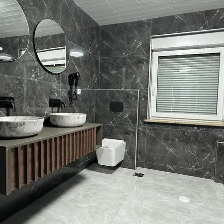 Lux Crystal-center *