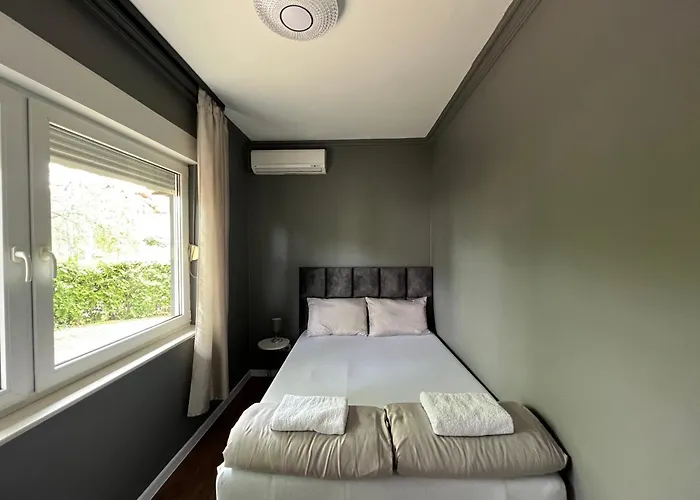 Lux Crystal-center *